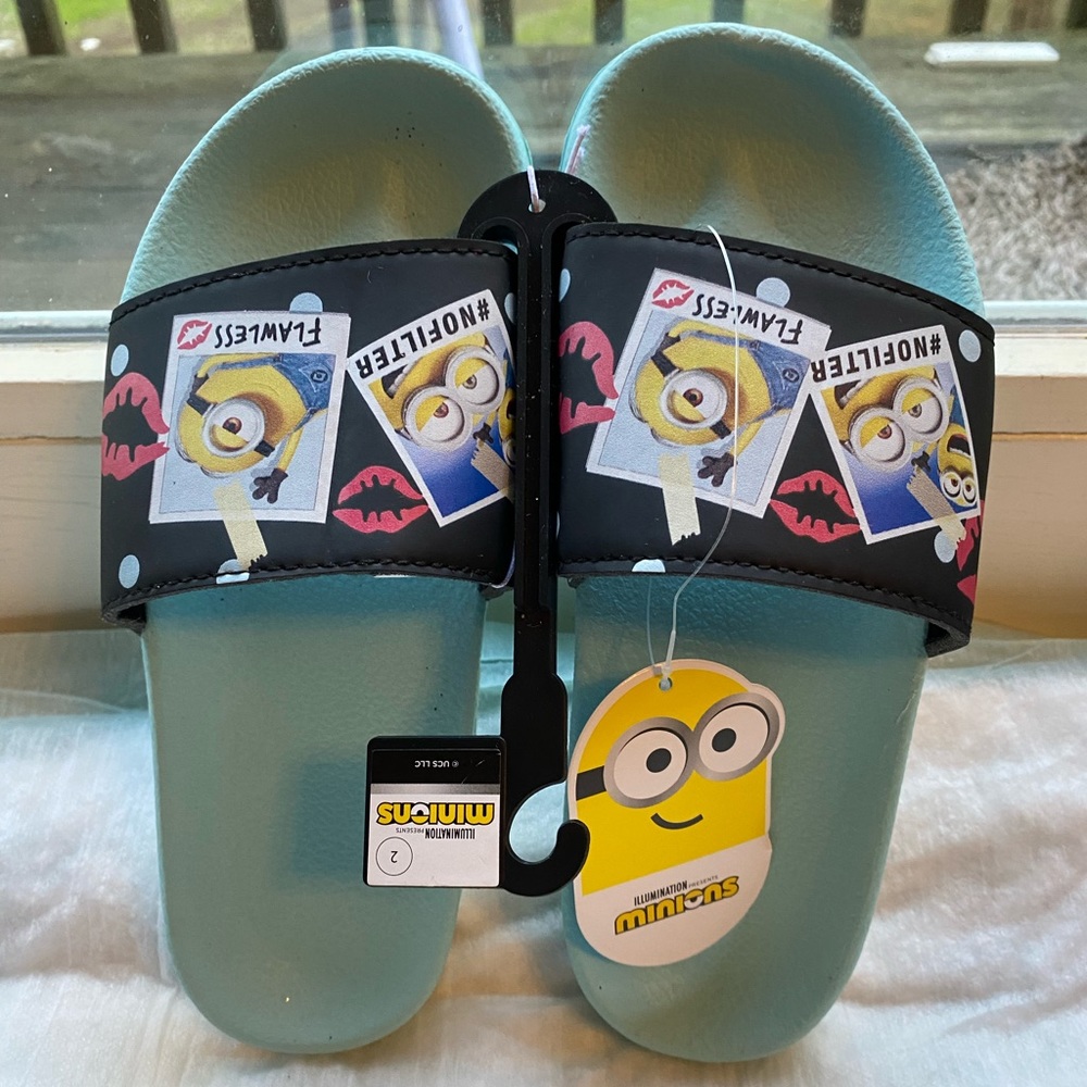 MINIONS SLIDES SANDALS - Picture 14 of 15